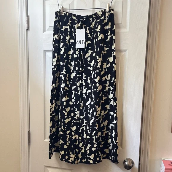 Zara Viscose Black and Cream Maxi Skirt - Picture 1 of 5